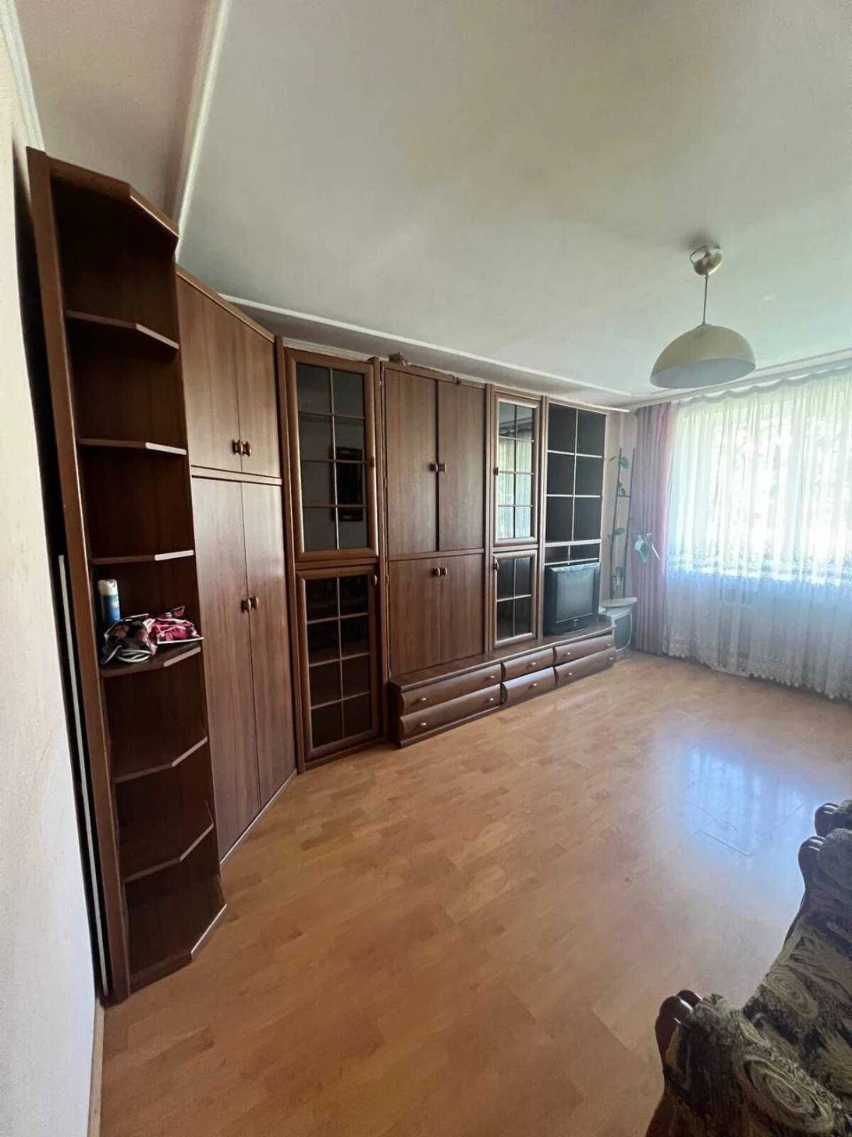 Продається 2-кімнатна квартира з частиною землі мікрорайон В