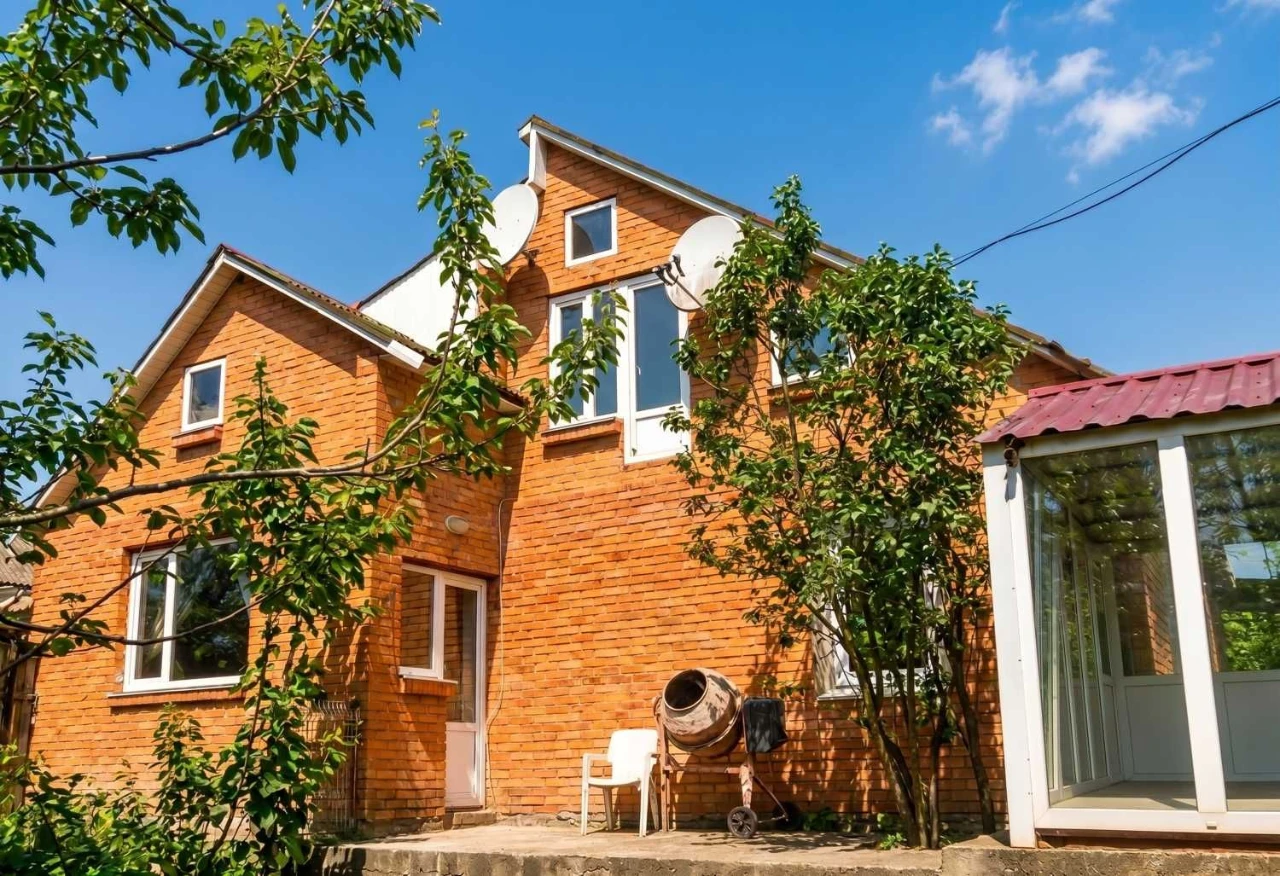 Терміновий продаж будинку з ремонтом і ділянкою