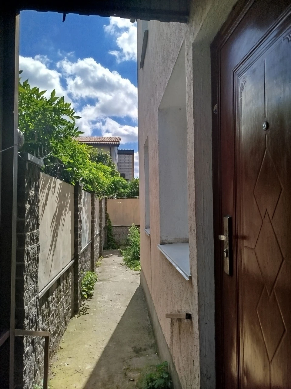 Дві частини будинку 80 кв.м в одному дворі в центральній час