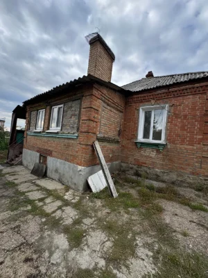 Продається пів будинку окремий двір