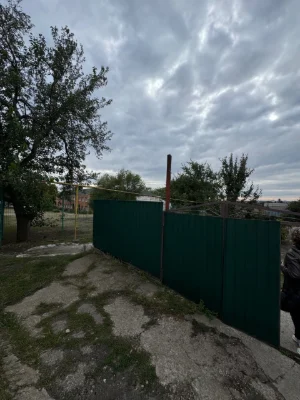 Продається пів будинку окремий двір