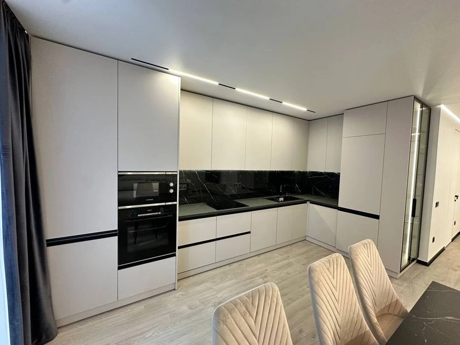 Продажа дизайнерской 3 км квартиры в современном ЖК рядом с оз.
