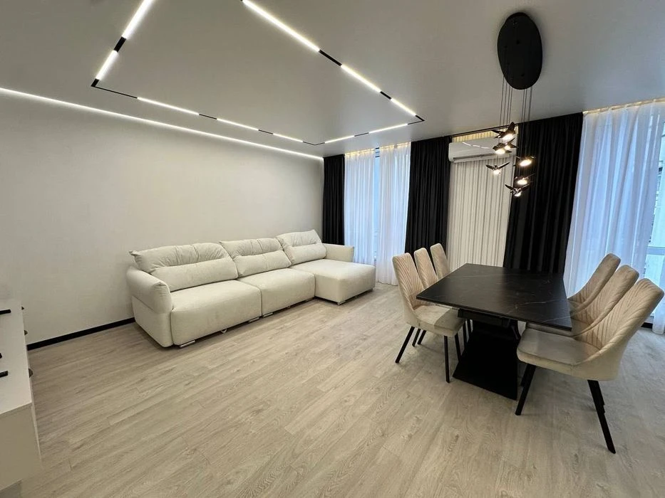 Продажа дизайнерской 3 км квартиры в современном ЖК рядом с оз.