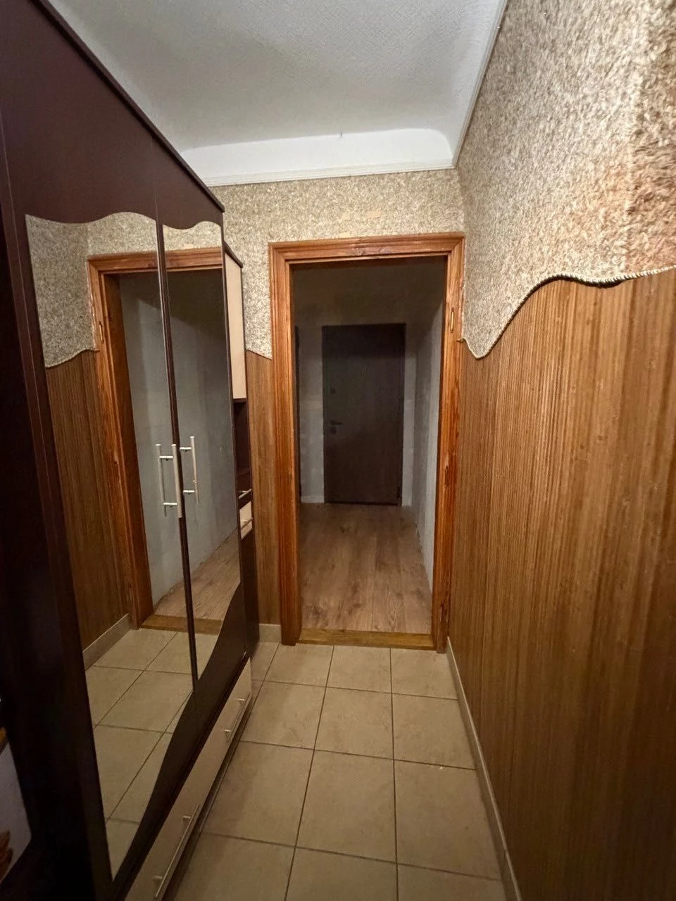 Продаж дворівневої 3 кім. квартири з меблями та ремонтом по