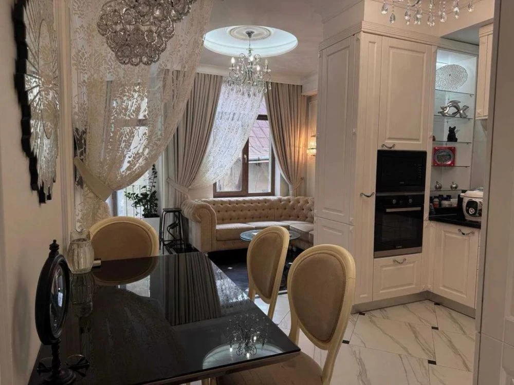 Продаж 3 кімн.квартира 116.90 м² 4/6ц .вул.Івана Франка 3100