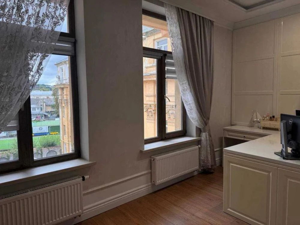 Продаж 3 кімн.квартира 116.90 м² 4/6ц .вул.Івана Франка 3100