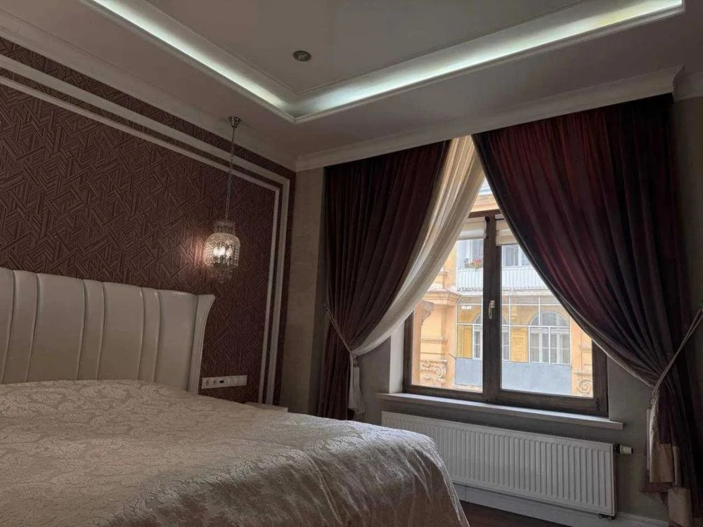 Продаж 3 кімн.квартира 116.90 м² 4/6ц .вул.Івана Франка 3100