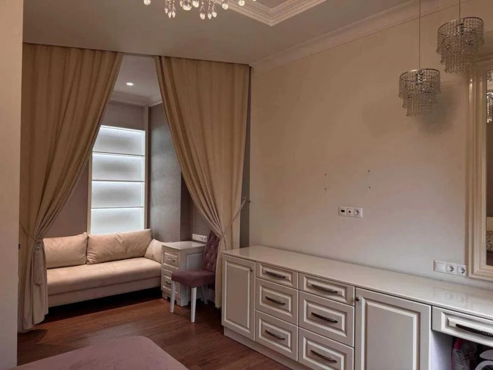 Продаж 3 кімн.квартира 116.90 м² 4/6ц .вул.Івана Франка 3100