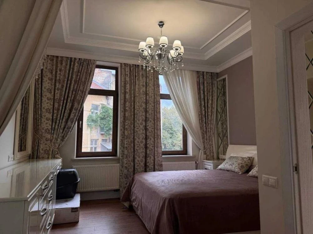 Продаж 3 кімн.квартира 116.90 м² 4/6ц .вул.Івана Франка 3100