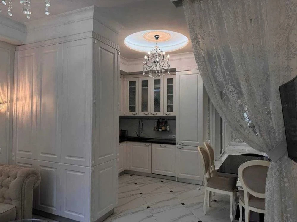 Продаж 3 кімн.квартира 116.90 м² 4/6ц .вул.Івана Франка 3100