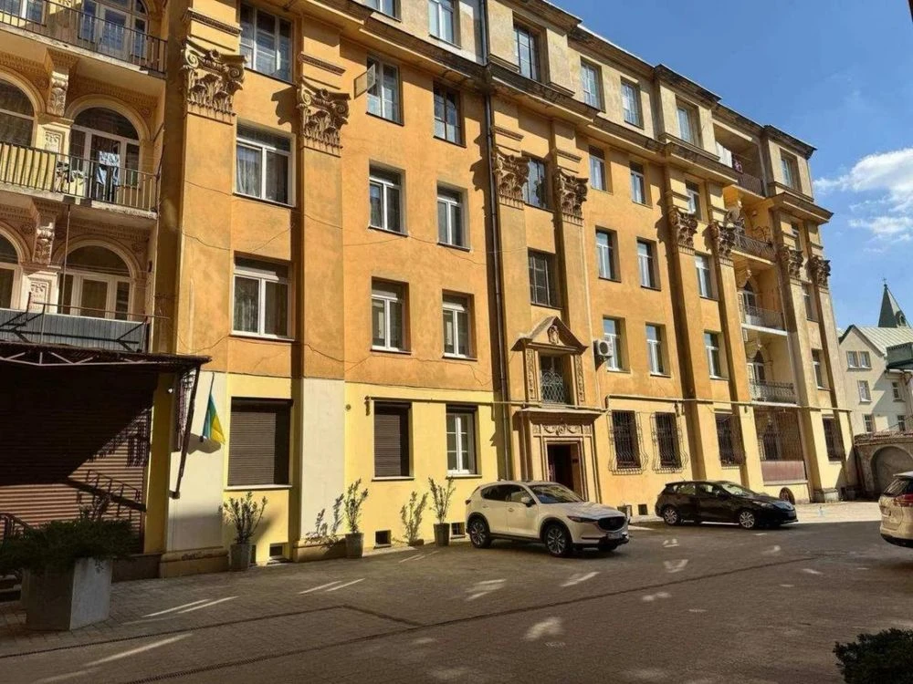 Продаж 3 кімн.квартира 116.90 м² 4/6ц .вул.Івана Франка 3100