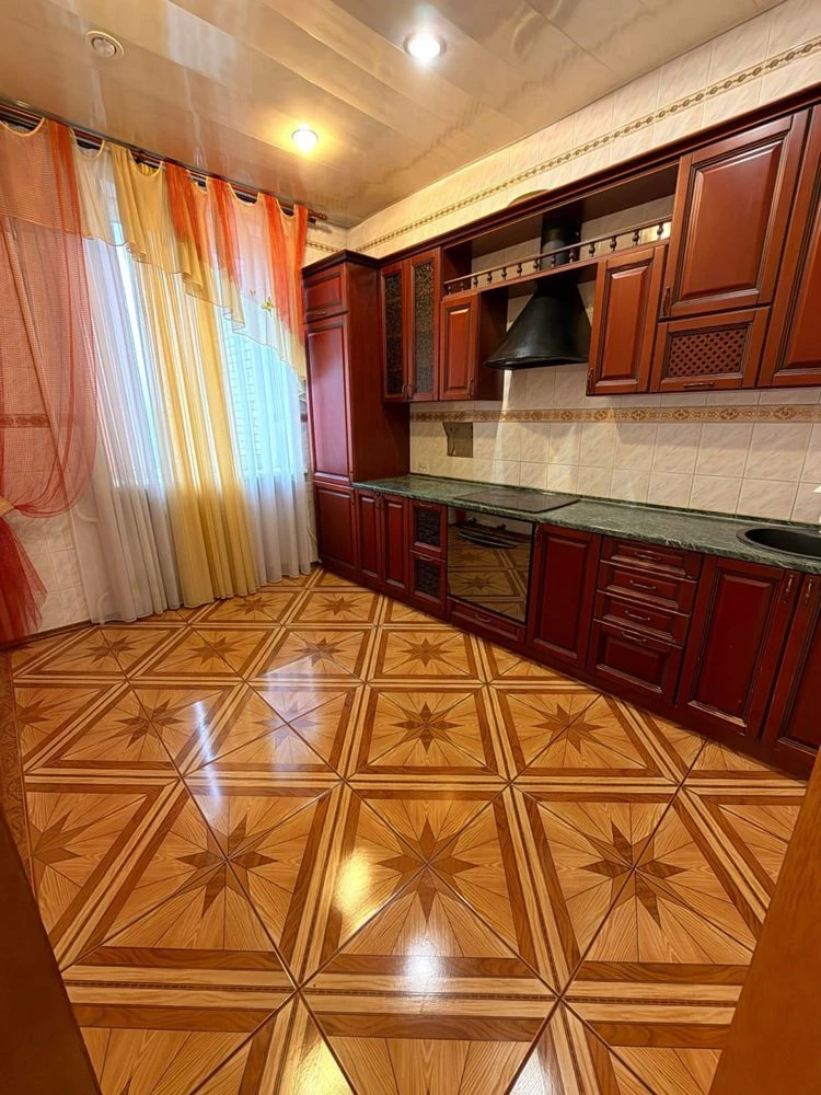 Продам 3-к квартиру на пр.Леси Украинки