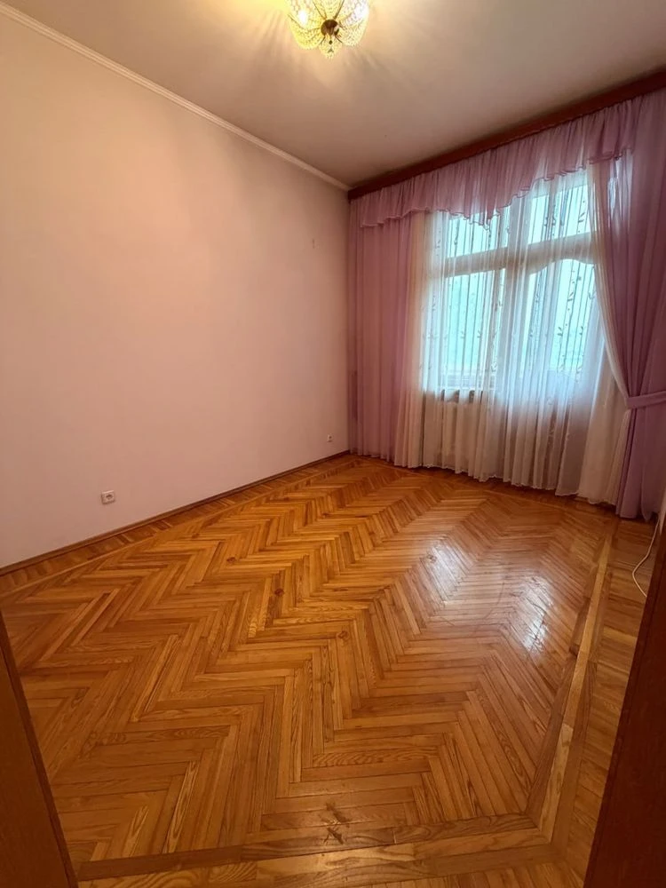 Продам 3-к квартиру на пр.Леси Украинки