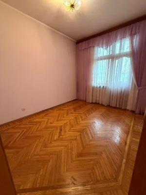 Продам 3-к квартиру на пр.Леси Украинки