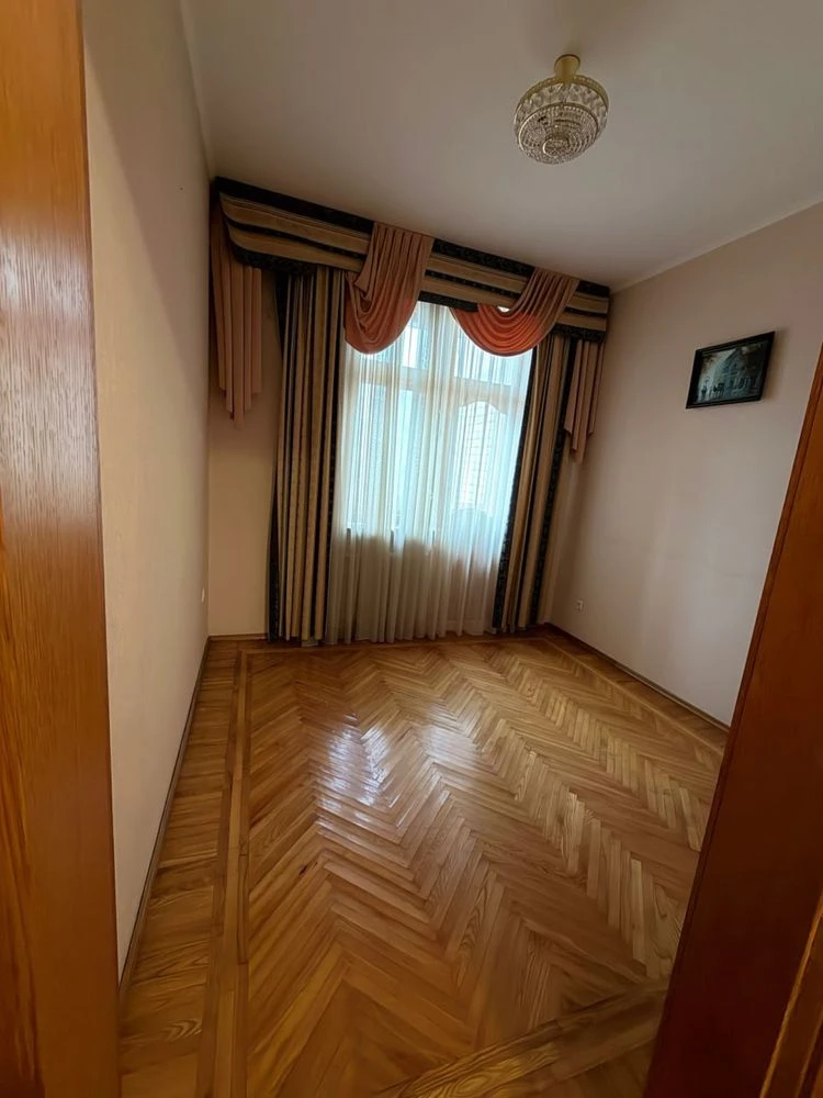 Продам 3-к квартиру на пр.Леси Украинки