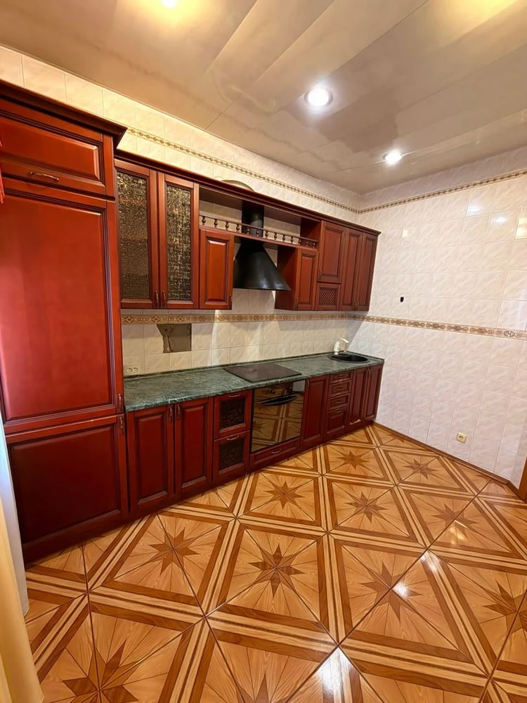 Продам 3-к квартиру на пр.Леси Украинки