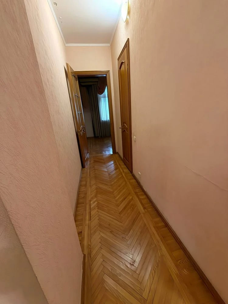 Продам 3-к квартиру на пр.Леси Украинки