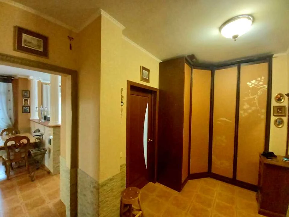 Квартира. Київ, Раїси Окіпної вул.