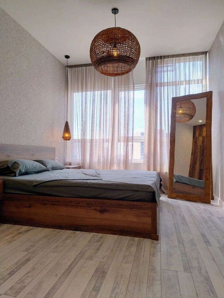 Продается квартира с ремонтом, мебелью, балконом.ЖК Атмосфер