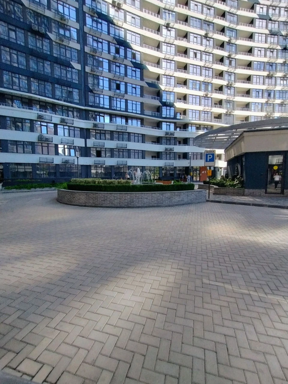 Продается квартира с ремонтом, мебелью, балконом.ЖК Атмосфер
