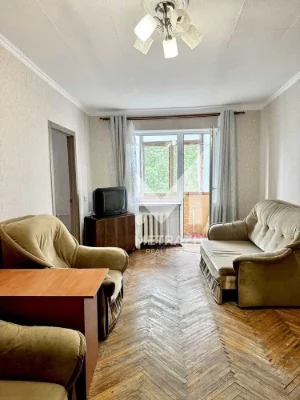 92107 | Продам 3-х комнатную квартиру в Шевченковском р-не,