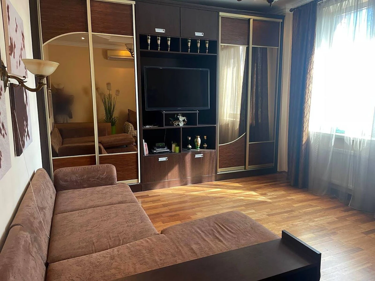 Продаж 1-кімнатної квартири, 52 м. кв. у Києві, Печерськ, ву
