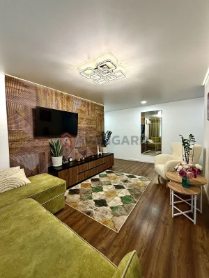 Продам 3к 70м2 дизайнерським ремонтом Березинка