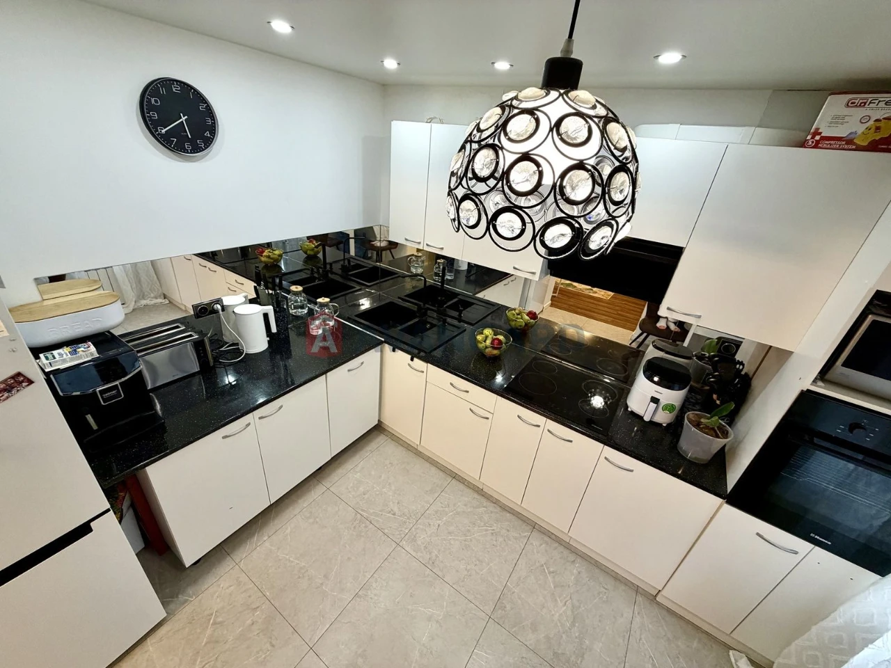 Продам 3к 70м2 дизайнерським ремонтом Березинка