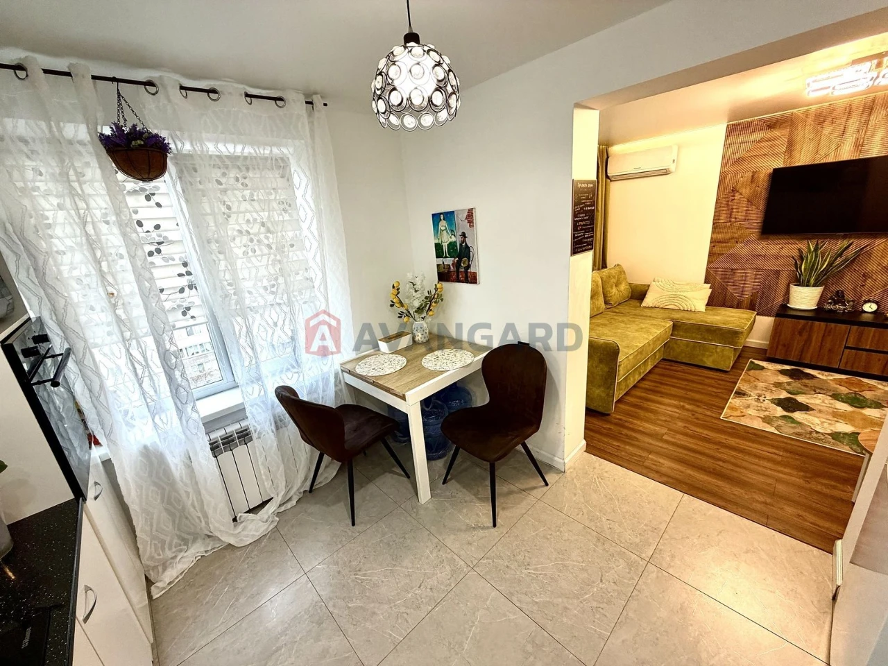 Продам 3к 70м2 дизайнерським ремонтом Березинка