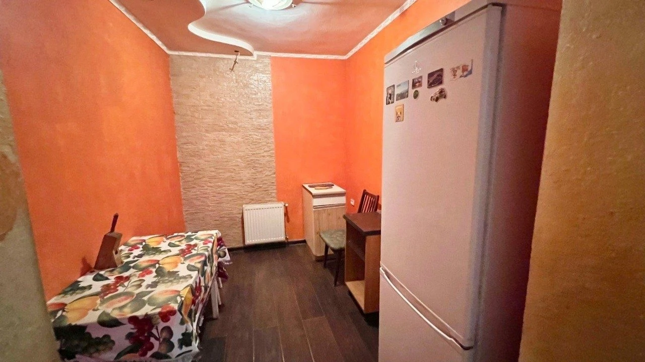 Продаж квартири на землі з палісадником на Черемушках, вул.
