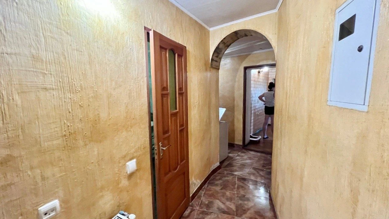 Продаж квартири на землі з палісадником на Черемушках, вул.