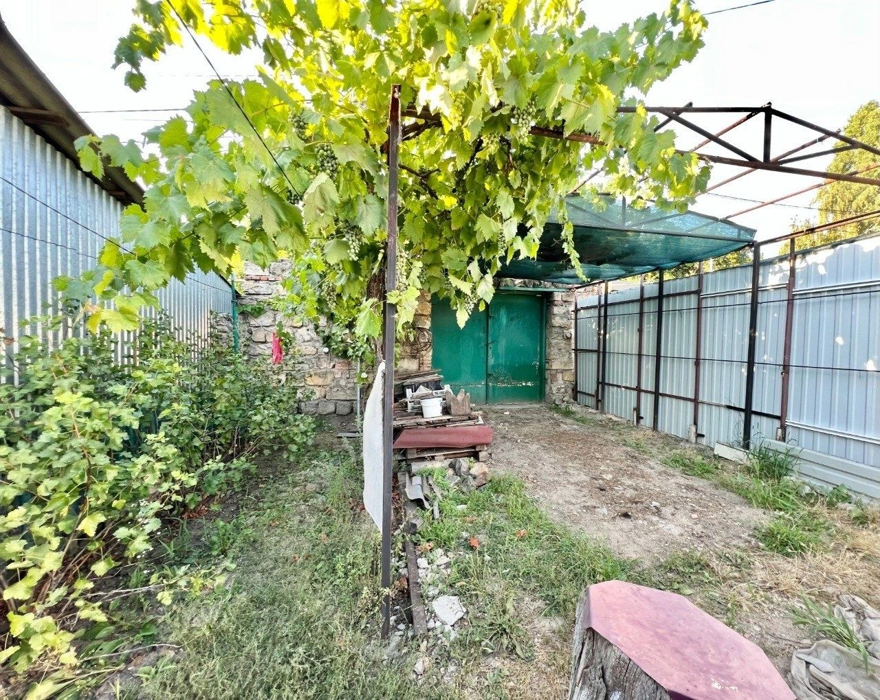 Продаж квартири на землі з палісадником на Черемушках, вул.