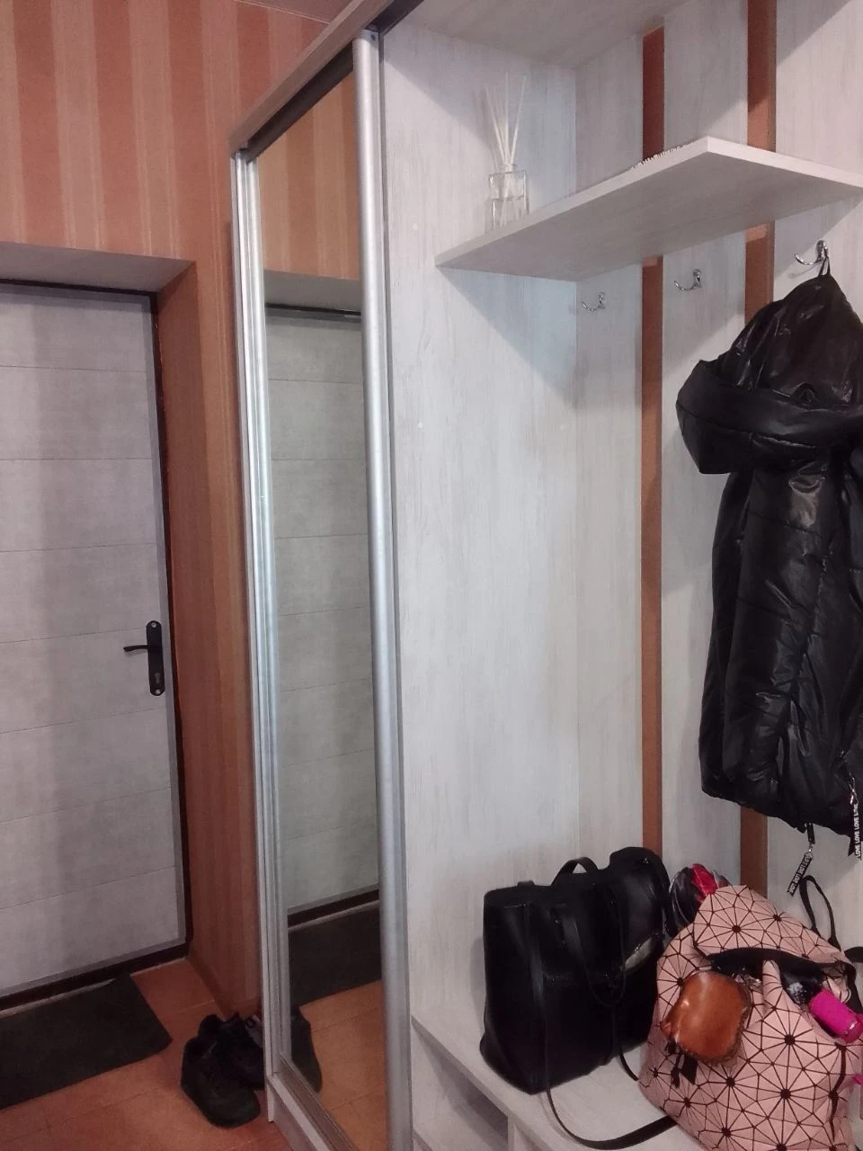 Продам сучасну 1 к євроремонт