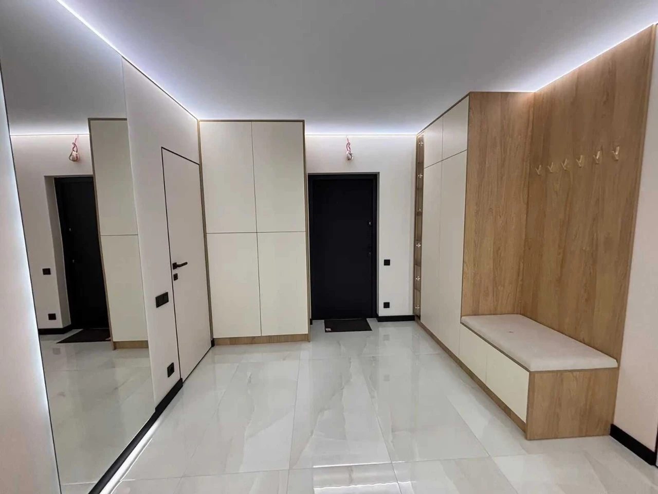 Продається елегантна 2 кімнатна квартира в самому центрі міс