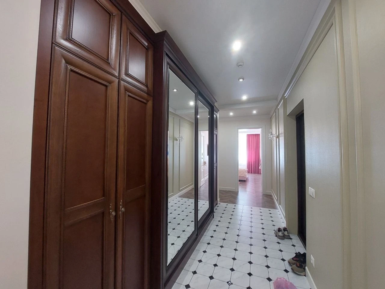 Продам эксклюзивную 4-х комнатную квартиру с ремонтом в ново