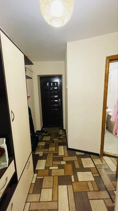 2-к квартира біля парку, 2 пов., з ремонтом, можливо по серт