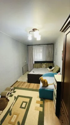2-к квартира біля парку, 2 пов., з ремонтом, можливо по серт