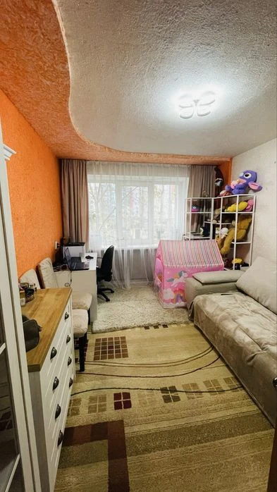 2-к квартира біля парку, 2 пов., з ремонтом, можливо по серт