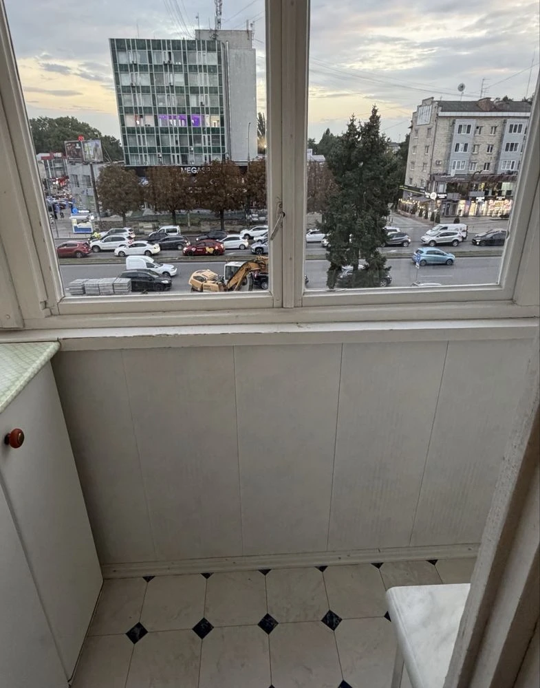 Продається 2-кім квартира, Проспект Незалежності