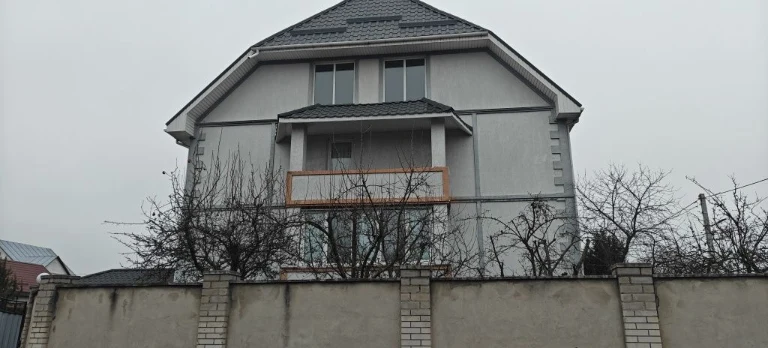 Продам будинок з басейном