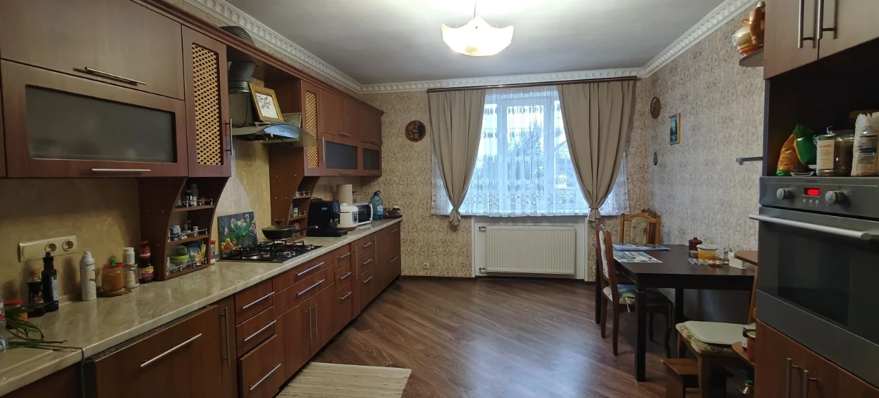 Продам будинок з басейном