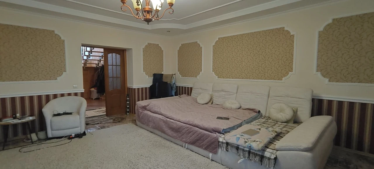 Продам будинок з басейном