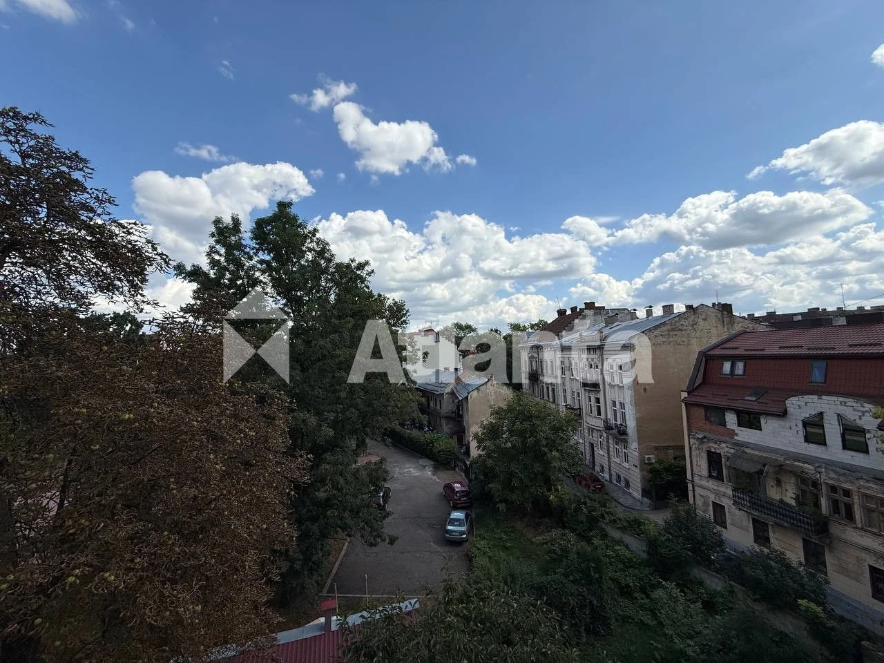 Продаж 2-кім квартири по вулиці Стефаника, з паркомісцем .