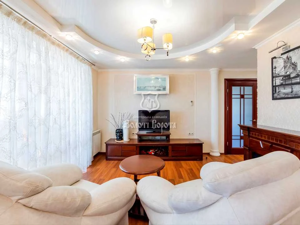 Apartment. Kyiv, Petra Hryhorenka Avenue.