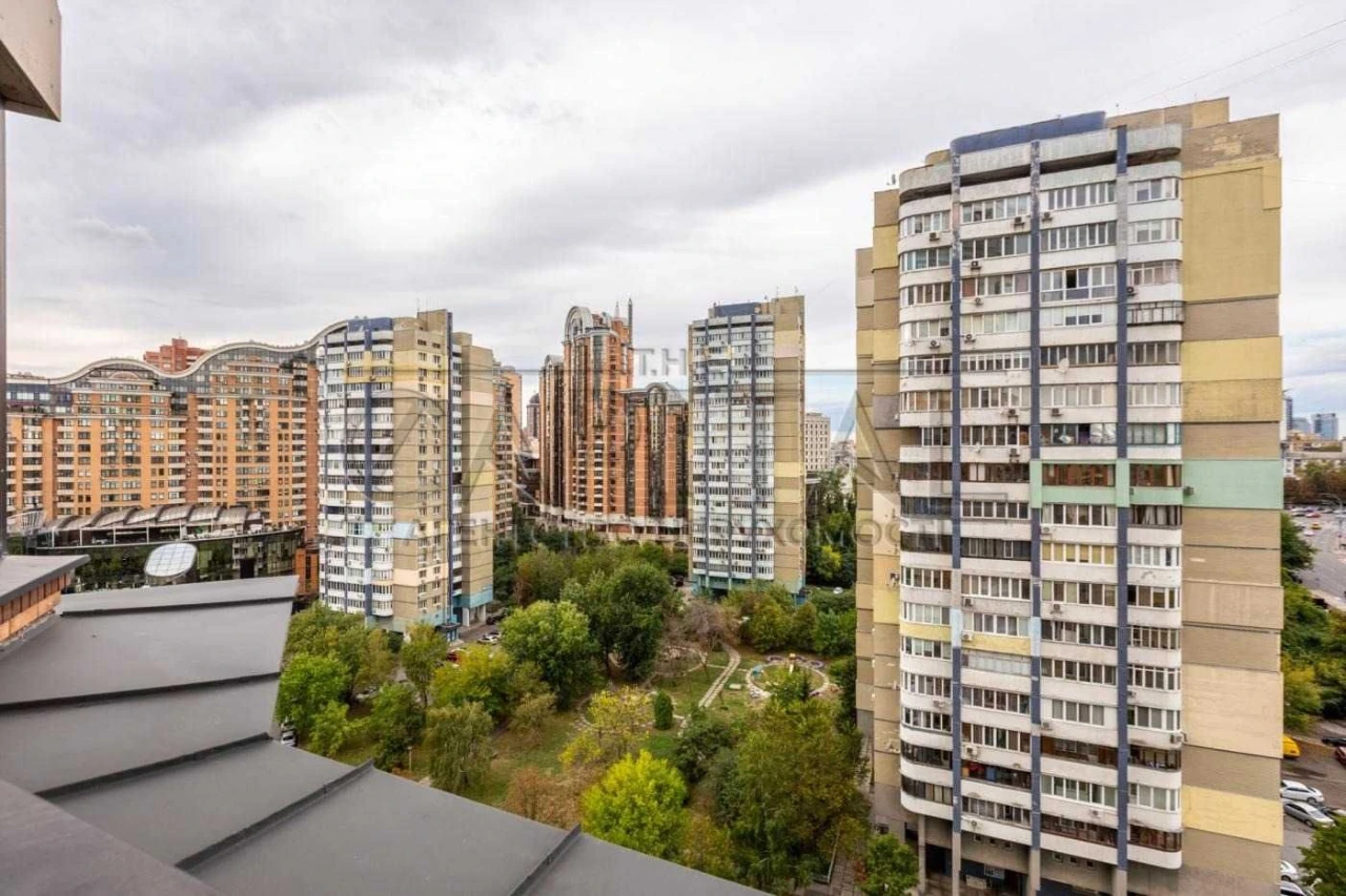 Продаж / Квартира / 125 м2 / Печерський район / вул. Старона