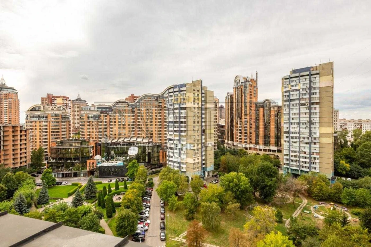 Продаж / Квартира / 125 м2 / Печерський район / вул. Старона