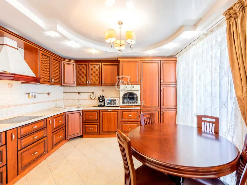 Apartment. Kyiv, Petra Hryhorenka Avenue.