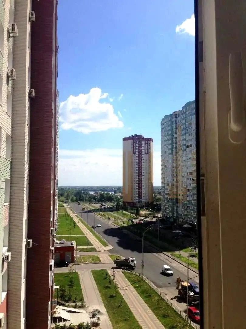Продам 1-кв 36м2 ЖК Патріотика, вул. Софії.Русової 3, метро