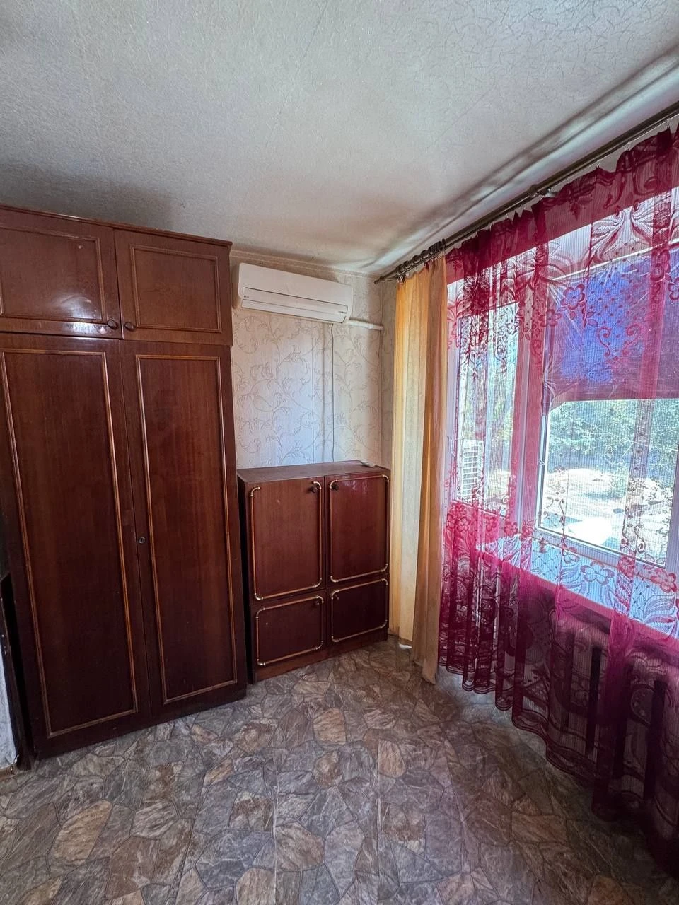 Продам гостинку по хорошей цене.