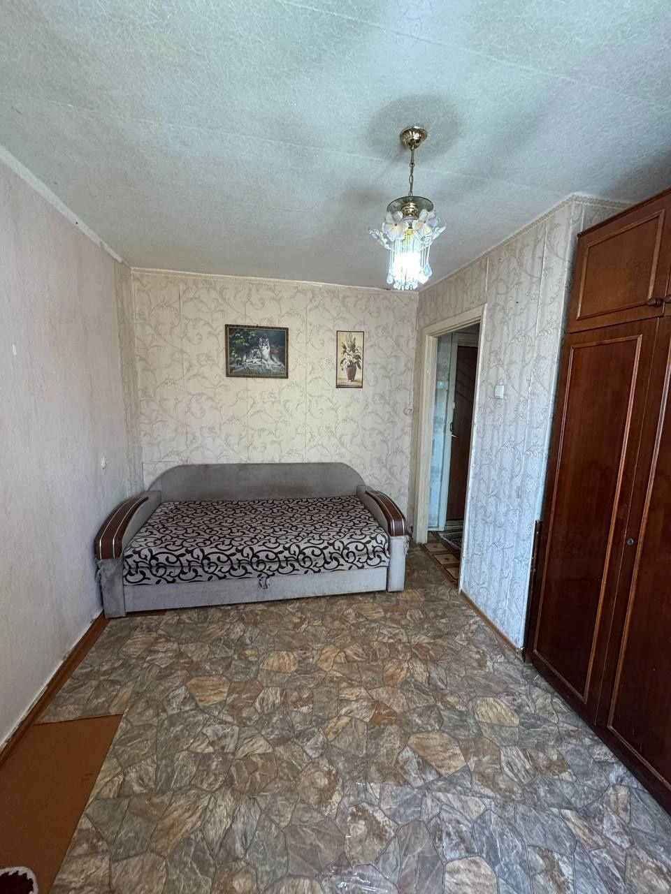Продам гостинку по хорошей цене.